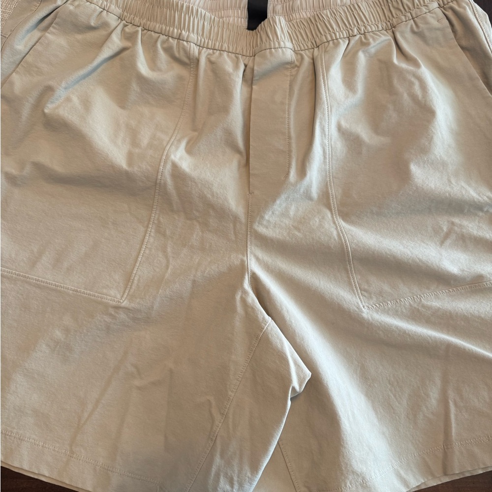 Men's Lulu lemon khaki shorts